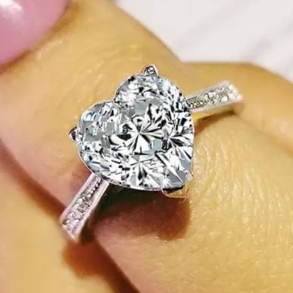New 925 Silver Heart Cut Shape Diamond Ring - Picture 2 of 5